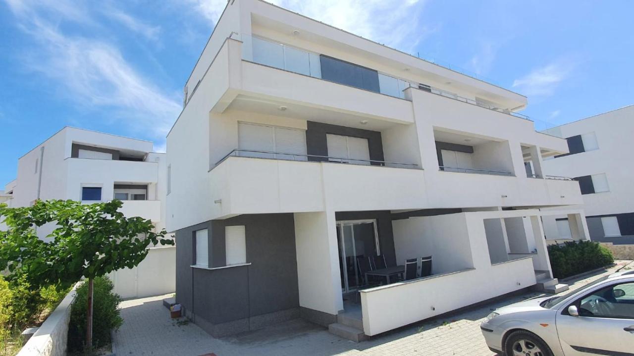 Relax Apartments Novalja Bilik gambar