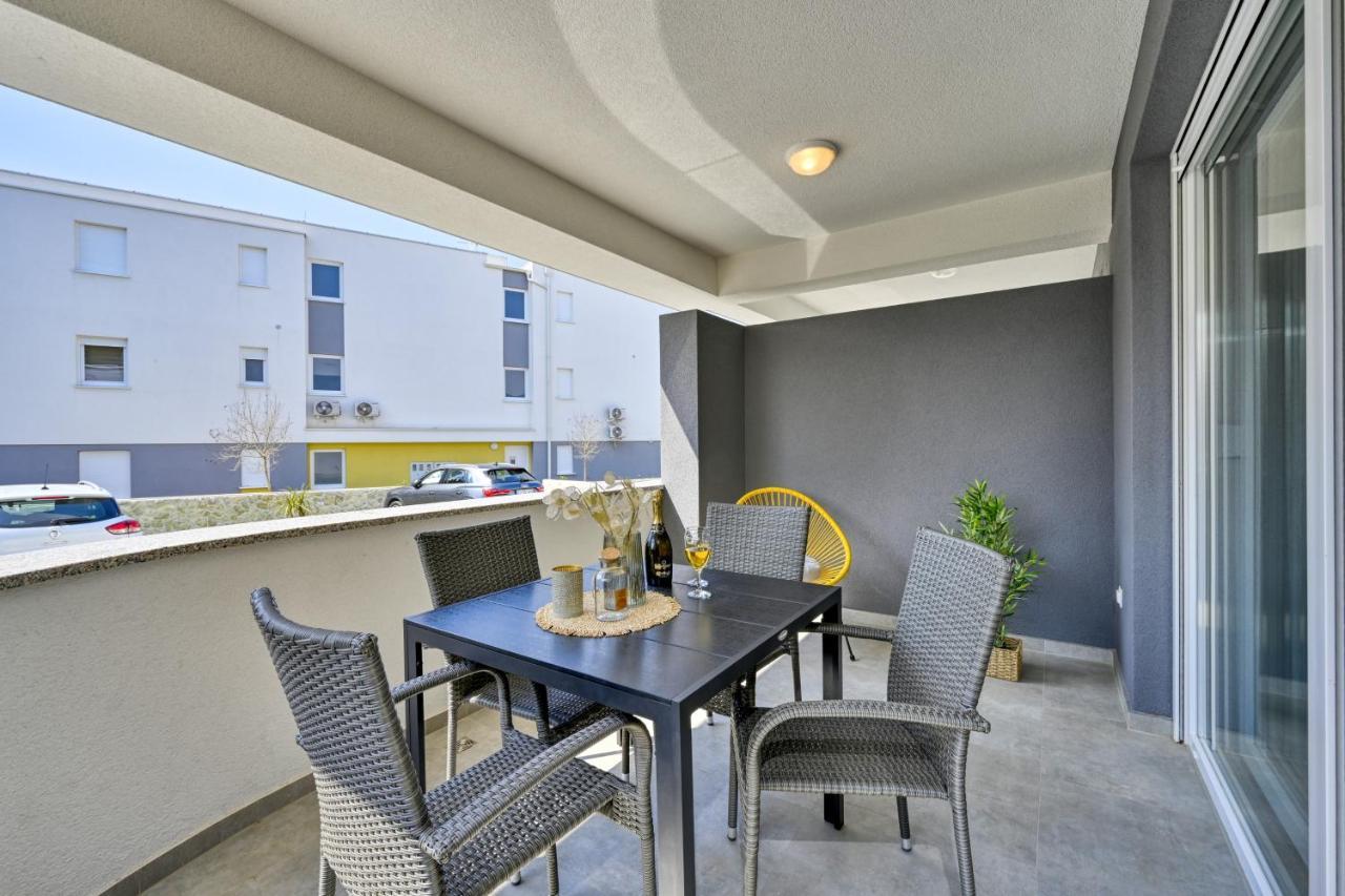 Relax Apartments Novalja Luaran gambar