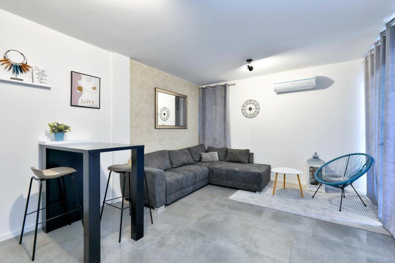 Relax Apartments Novalja Luaran gambar