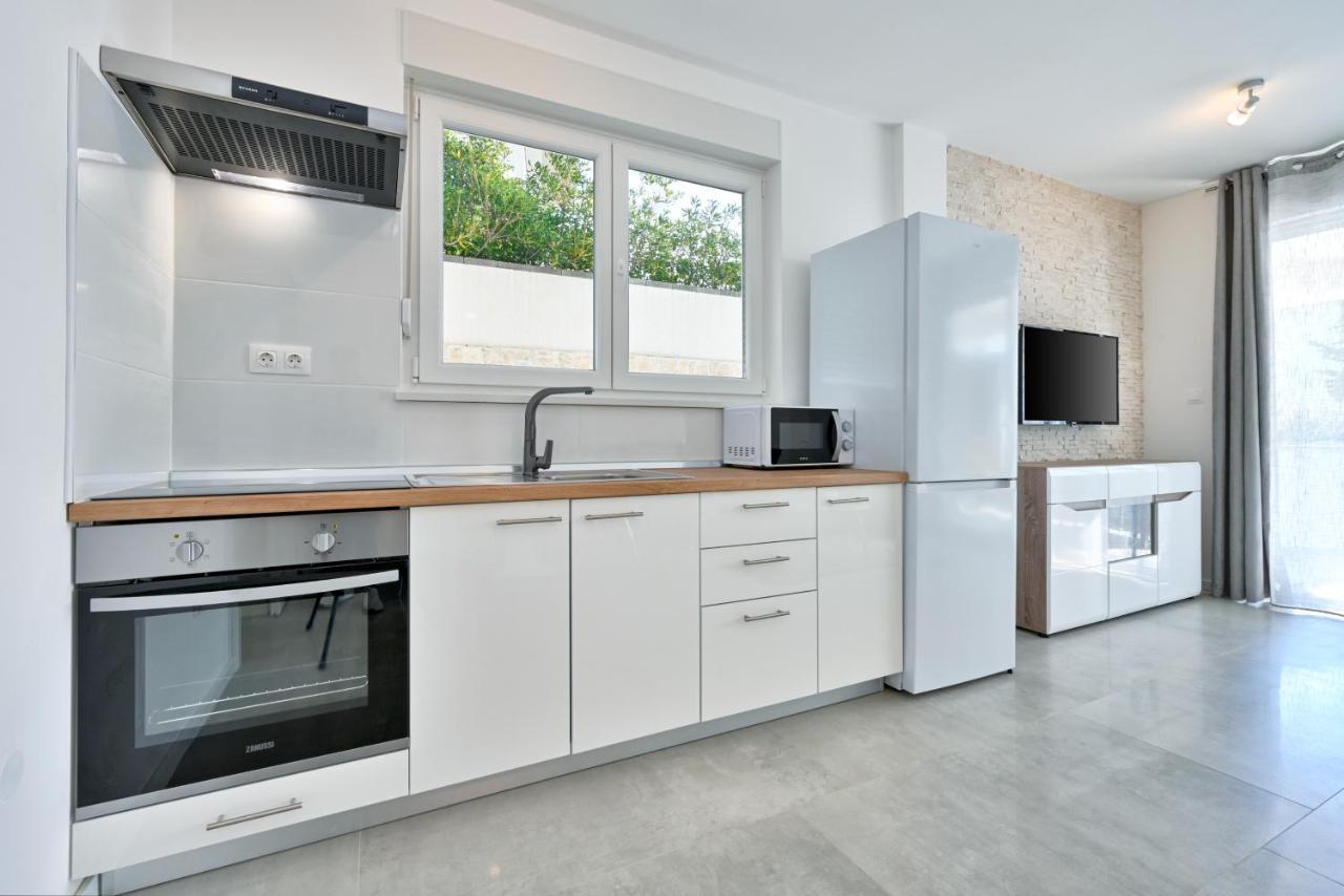 Relax Apartments Novalja Luaran gambar