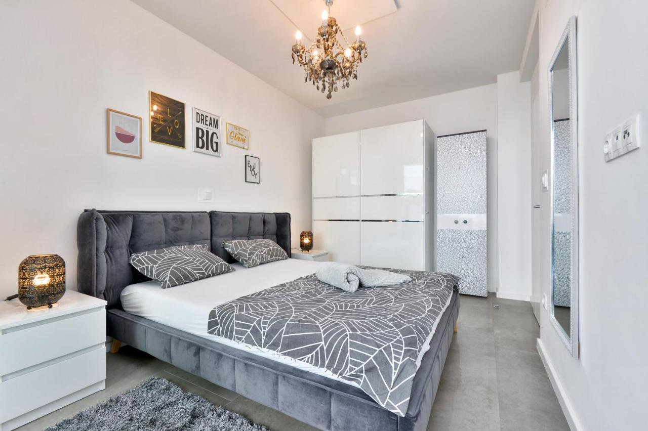 Relax Apartments Novalja Luaran gambar