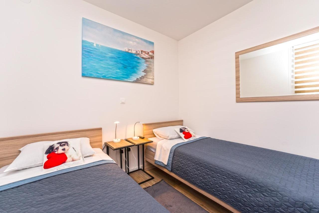 Relax Apartments Novalja Luaran gambar