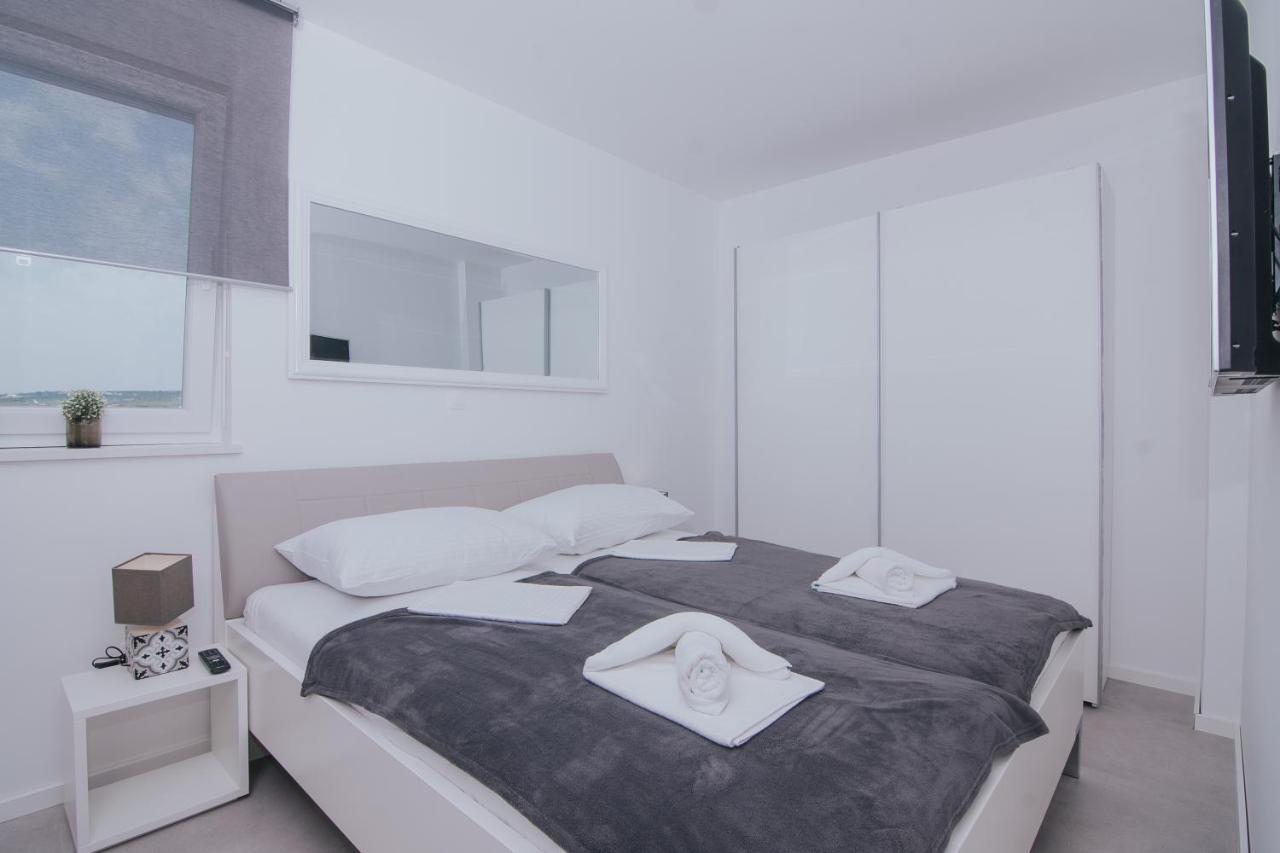 Relax Apartments Novalja Luaran gambar